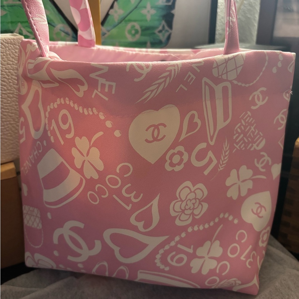 BEAUTE Graphic Pink Tote - Picture 3 of 5